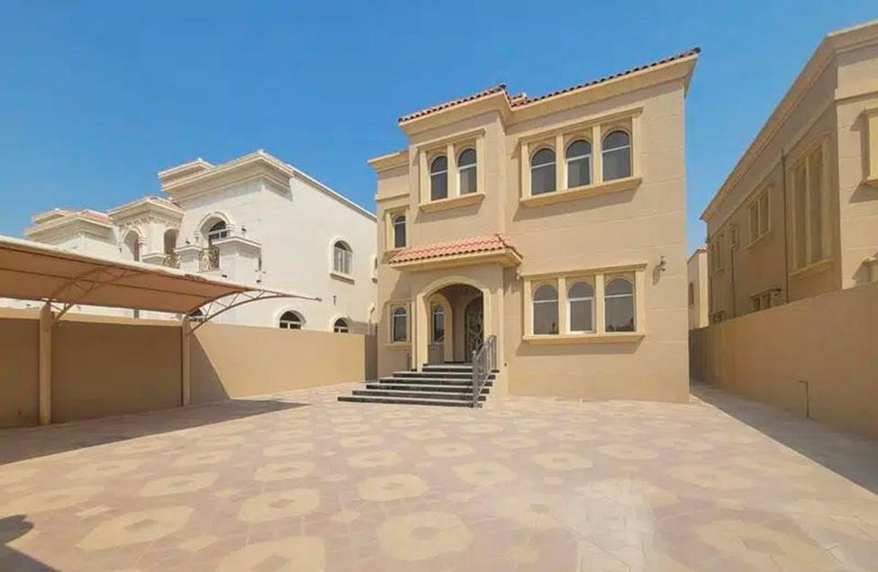 Five Bedroom Villa For Rent In Al Mowaihat