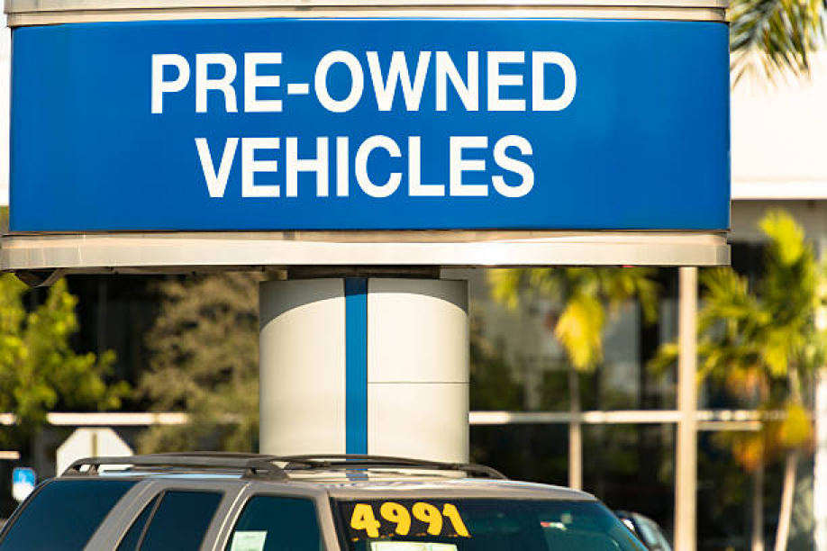 Pros and Cons of Buying Pre-Owned Cars